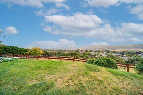Hot Tub & Sweeping Views: Apt in Clarkston!