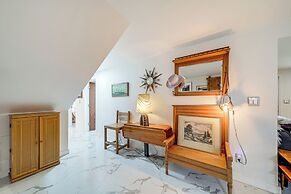 Hot Tub & Sweeping Views: Apt in Clarkston!
