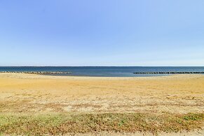 Walk to Potomac River: Colonial Virginia Retreat