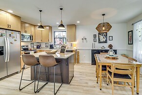 Walk to Potomac River: Colonial Virginia Retreat