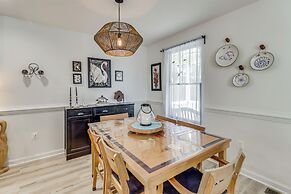 Walk to Potomac River: Colonial Virginia Retreat