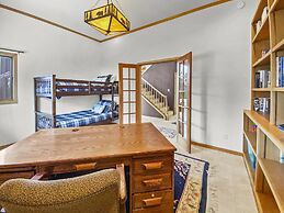 Mountain View Ski Lodge 5 Bedroom Townhouse