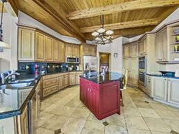 Mountain View Ski Lodge 5 Bedroom Townhouse