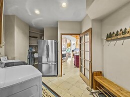 Mountain View Ski Lodge 5 Bedroom Townhouse