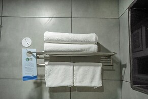 Madras Chronicle Bay Resort & Spa