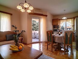 Comfortable Home With Private Covered Balcony