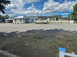 Maverick Motel and Glamp Ground