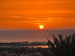 Sea View Bungalow with Communal Pool