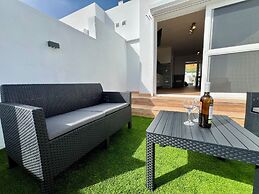 Sea View Bungalow with Communal Pool