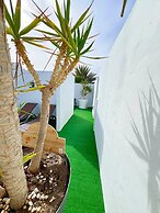 Sea View Bungalow with Communal Pool