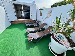 Sea View Bungalow with Communal Pool