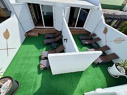 Sea View Bungalow with Communal Pool