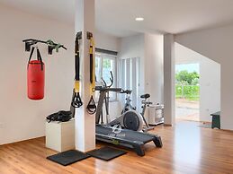 Comfortable House With Private Swimming Pool