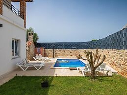 Comfortable House With Private Swimming Pool