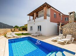 Comfortable House With Private Swimming Pool