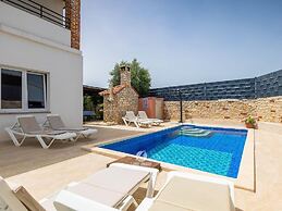 Comfortable House With Private Swimming Pool