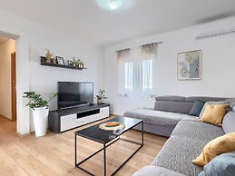 Comfortable House With Private Swimming Pool