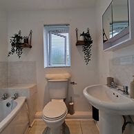 Stylish Pet Friendly 3 Bedroom House in Manchester