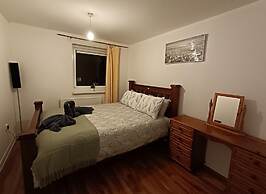 House - Sleeps 5 & Close to Peak District