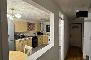 House - Sleeps 5 & Close to Peak District