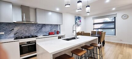 Brand new House in Sunshine West