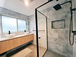 5 Bedrooms Spacious Home