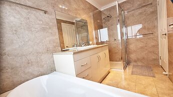 St Albans House - Spacious and Modern Home