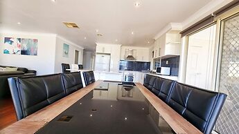 St Albans House - Spacious and Modern Home