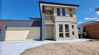 St Albans House - Spacious and Modern Home