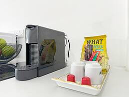 Palmbeach Larnaka Finikoudes - 1min to Beach