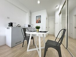 Palmbeach Larnaka Finikoudes - 1min to Beach