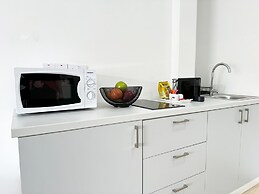 Palmbeach Larnaka Finikoudes - 1min to Beach