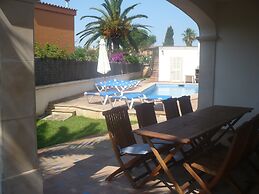 Llampudol - Villa With Pool