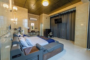 W & H View Residency