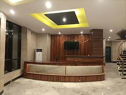 Rento Hotel and Suites