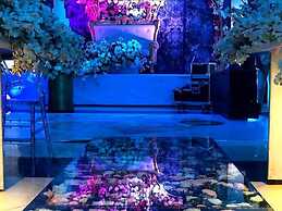 Rento Hotel and Suites