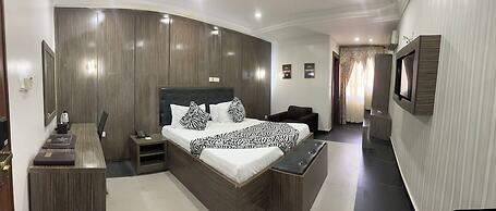 AA Hotel & Suites