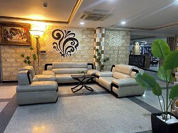 AA Hotel & Suites