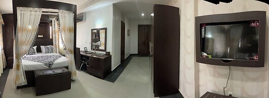AA Hotel & Suites