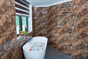 Royal Trau Quy Boutique Hotel