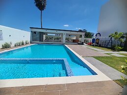 Bello con piscina