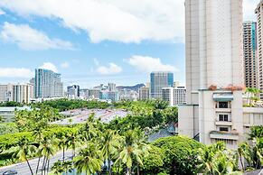 Palms at Waikiki by Tropical Escapes
