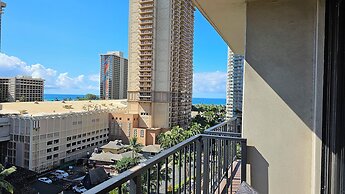 Palms at Waikiki by Tropical Escapes