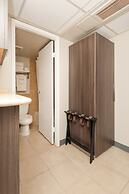 Palms at Waikiki by Tropical Escapes