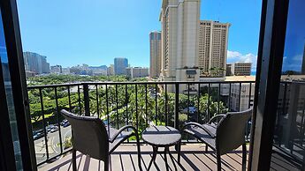 Palms at Waikiki by Tropical Escapes