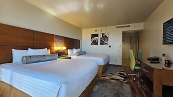 Palms at Waikiki by Tropical Escapes