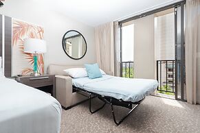 Palms at Waikiki by Tropical Escapes