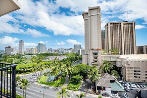 Palms at Waikiki by Tropical Escapes