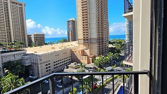 Palms at Waikiki by Tropical Escapes