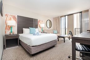 Palms at Waikiki by Tropical Escapes